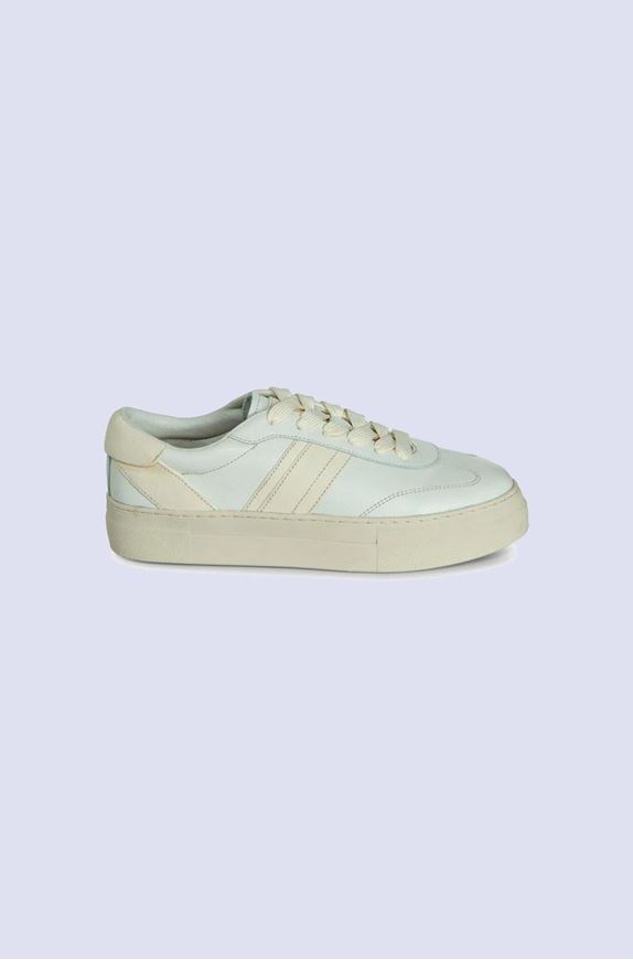 Image sur Sneaker with stripe
