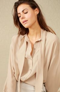 Image sur Supple Blouse with Long Sleeves, Buttons and Bow Tie